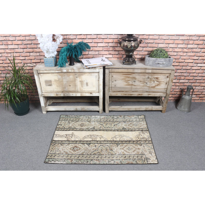 Small Beige Turkish Oushak Rug Handwoven With Pure Wool Ideal For Entryway Or Living Room Decor