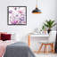 Cadre flottant fleurs mauves et roses, design par Kim Lewis-1062097691-1062097690