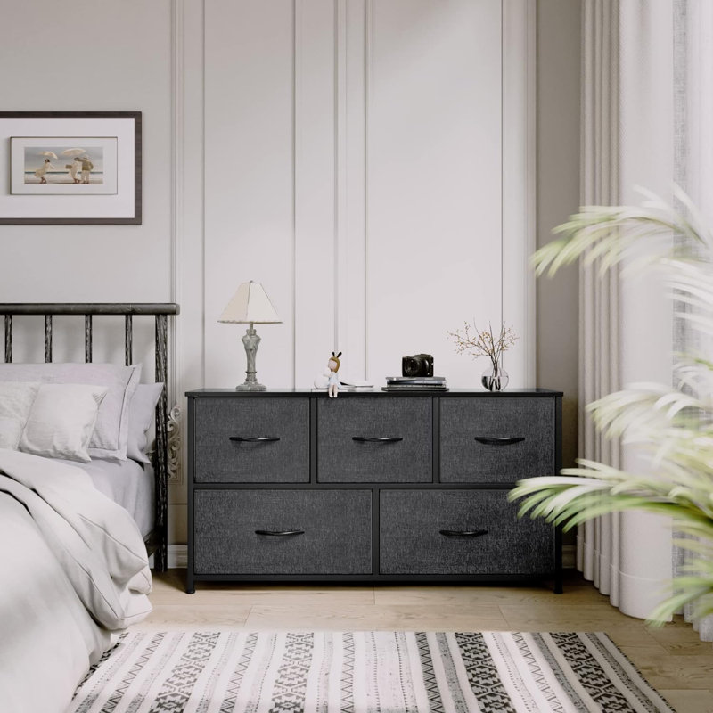 Kijuana 39.4 " W 5 - Drawer Dresser, Dark Gray/Black