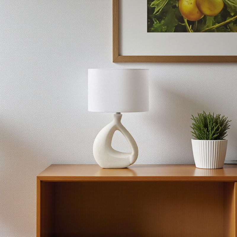 Lampe de table standard en métal Maren en résine ivoire, H 22,71 po x l 13,77 po x P 8,82 po