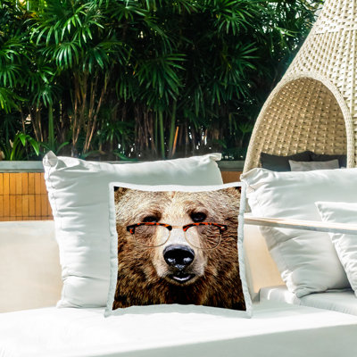 Coussin d'extérieur «Close Up Bear Glasses Face» par Karen Smith