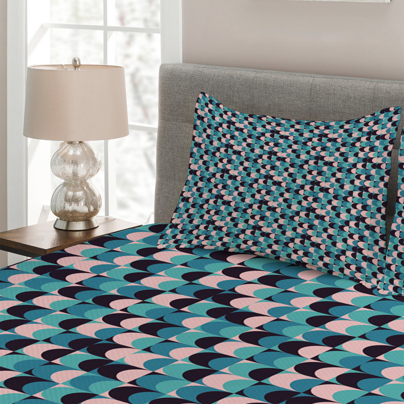 Polyester Geometric Shapes Coverlet, King Bedspread + 2 Shams