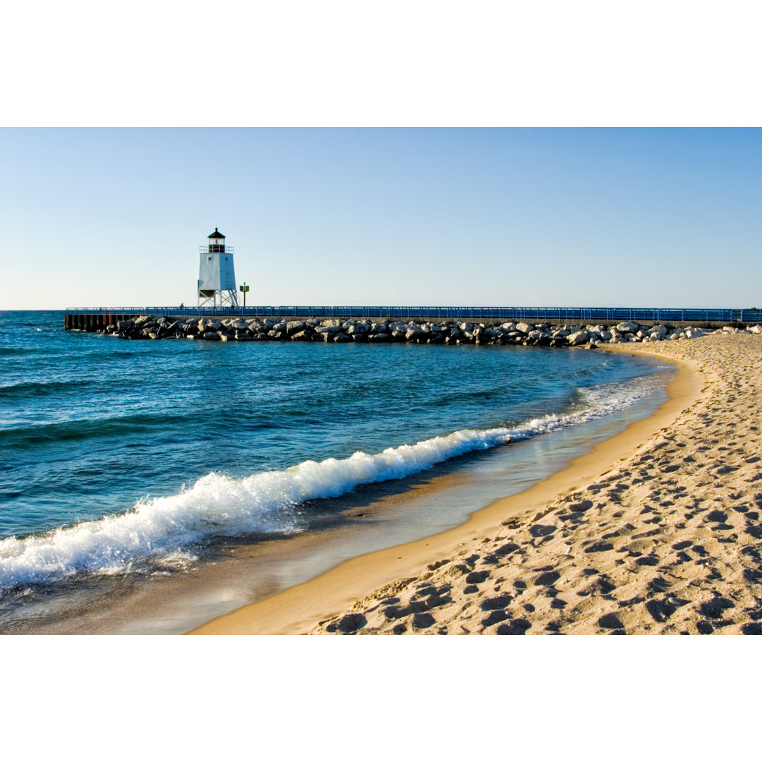 Leuchtturm und Sandstrand - Leinwandbild