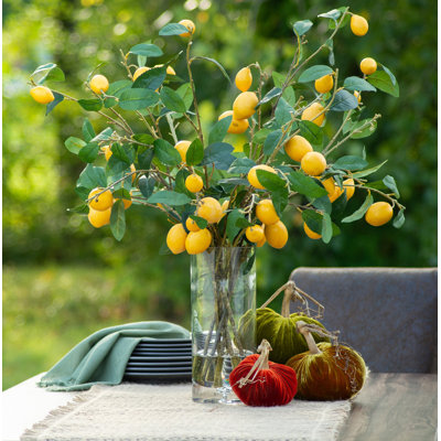 Centres de table citron dans un vase