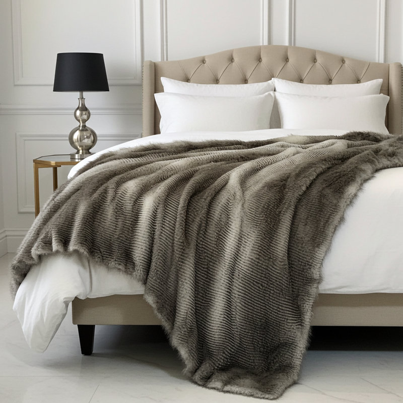 Jeté de luxe fabriqué à la main gris, beige et or Plutus, l 70 po x L 90 po, Couverture