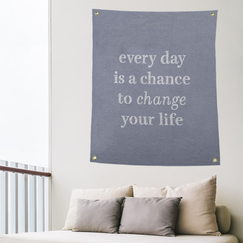 Tapisserie en polyester changer votre citation vie, H 59 pi x l 50 po, Bleu / Blanc