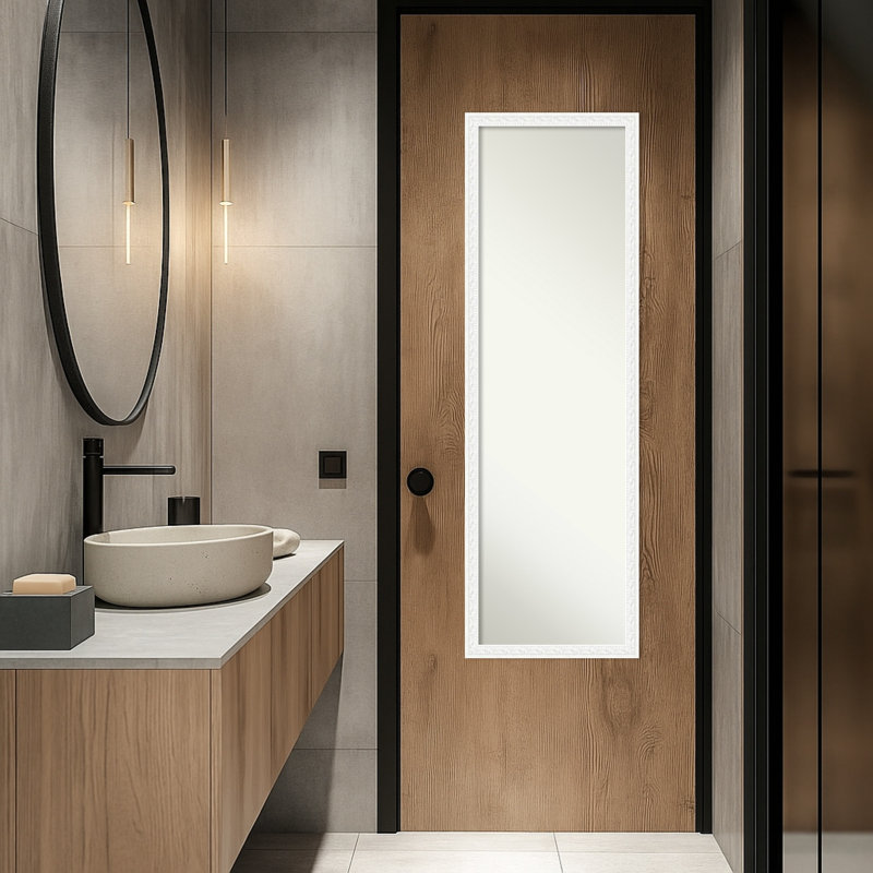 Miroir pleine grandeur en bois non biseauté sur la porte Bethany, Blanc