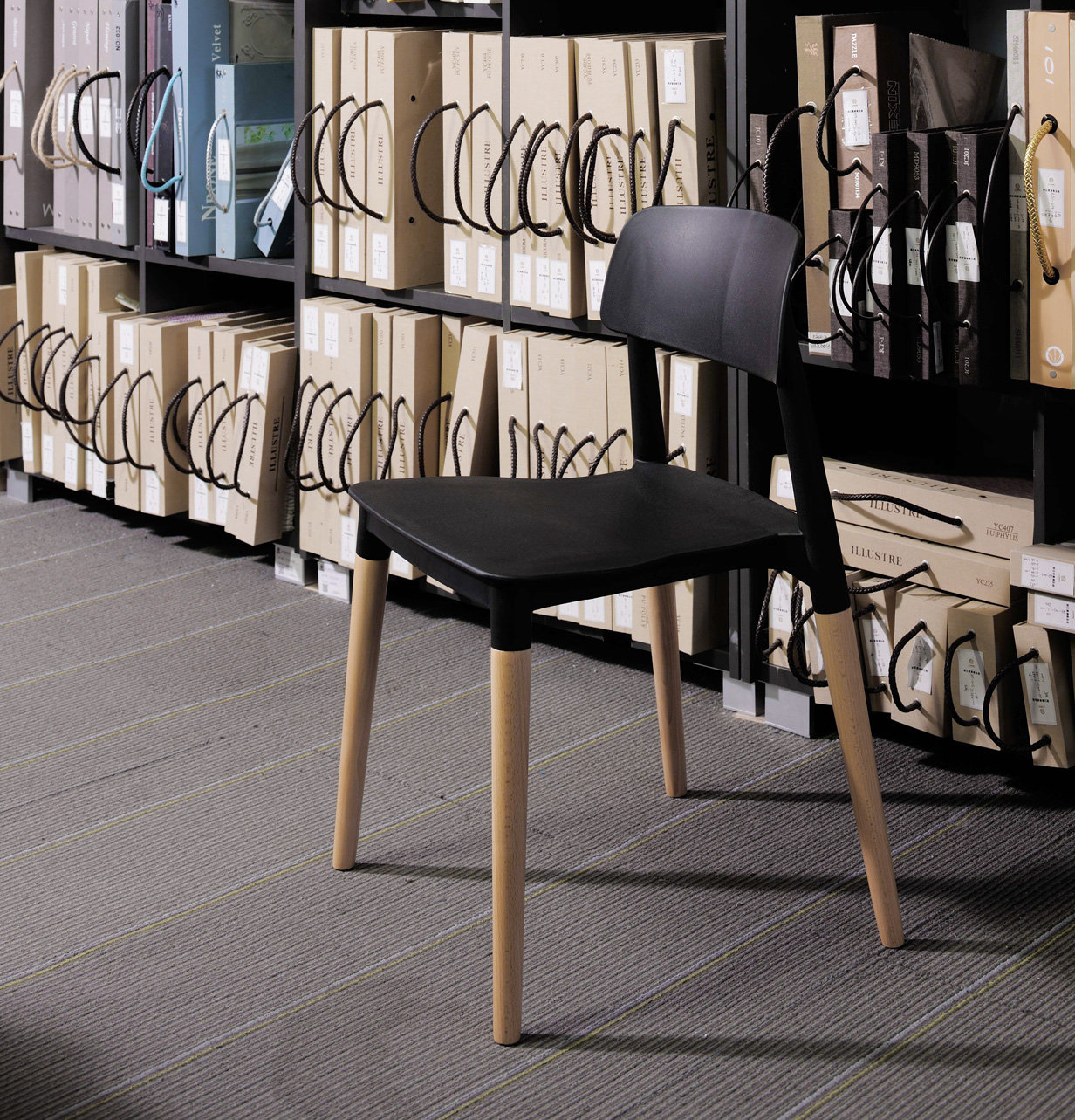 Jago 17.7'' H Side Chair, Black, 2