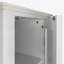 Armoire autoportante haute et étroite avec deux portes à volets, offrant beaucoup de rangement pour l'espace - économie et décoration intérieure moderne