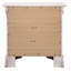 Charmante table de chevet traditionnelle blanche-366466871