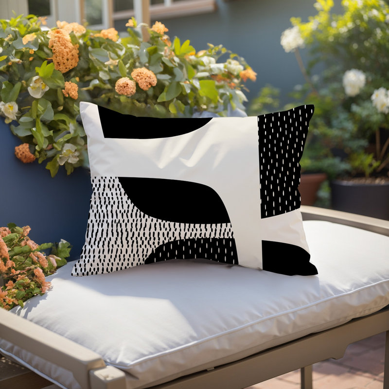 Coussin lombaire réversible intérieur / extérieur Vikka, H 14 po x l 20 po, Tribo, Blanc cassé / noir