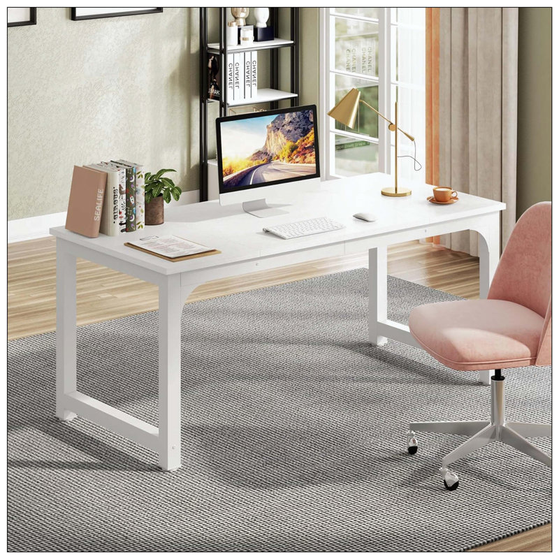 Grand poste de travail d'ordinateur de bureau moderne blanc