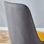 Chaises de salle à manger modernes en similicuir deux tons avec capitonnage géométrique et pieds en métal-546333952
