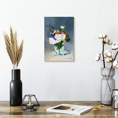 Fleurs dans un vase en cristal