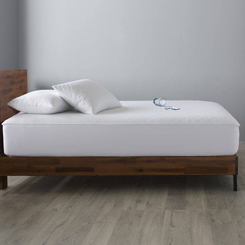 Protège-matelas imperméable et hypoallergénique Mona, Simple