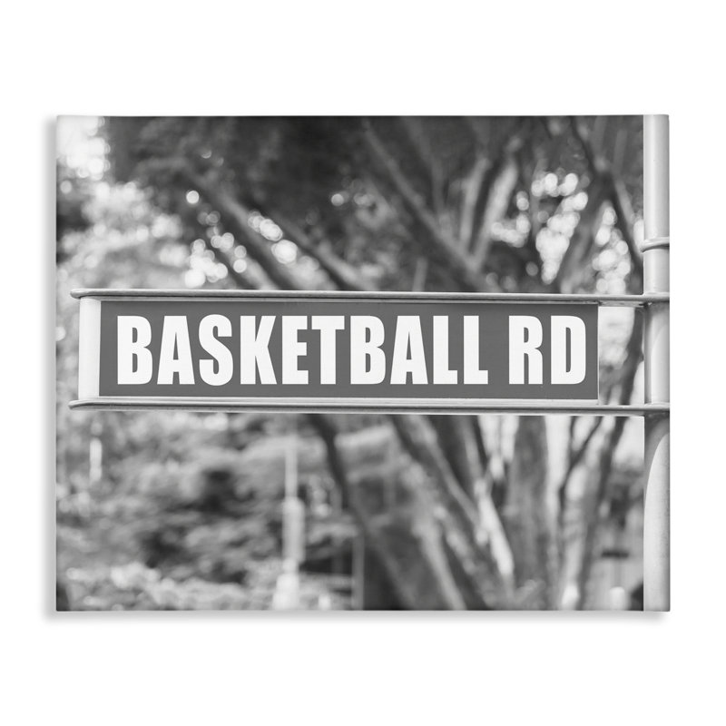 Art mural sur toile "Basketball Road Sign" par Daphne Polselli, H 36 po x l 48 po