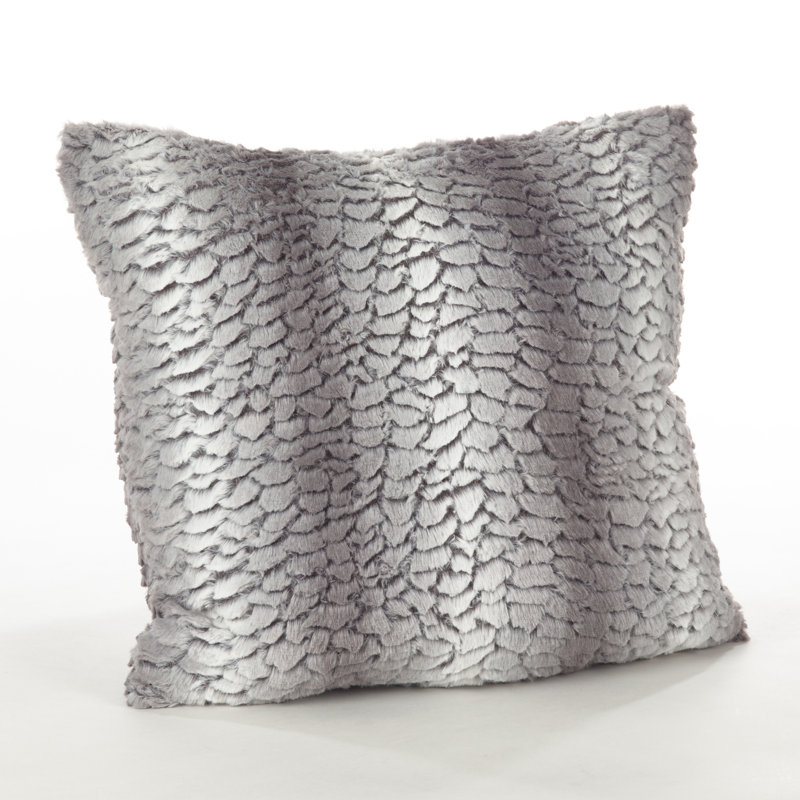 Coussin en fausse fourrure Juneau, Gris
