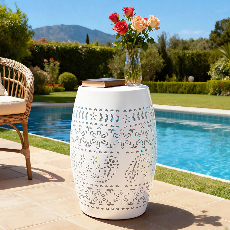 Table d'appoint en métal 18 po H avec découpe en dentelle, table basse tambour / support à fleurs, résistant aux intempéries, floral blanc brillant