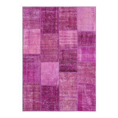 Geometric Area Rug in Pink