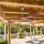 Ventilateur de plafond pour les patios et les salons en brun classique, pales en bois massif de 52 pouces, télécommande, extérieur à humidité, style maison de campagne à 3 pales