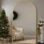 Miroir surdimensionné arqué en métal surdimensionné-543396698-570231696