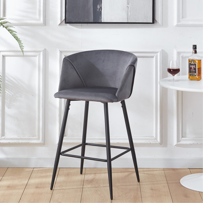 2 tabourets de bar à hauteur de comptoir, sièges en velours gris foncé et pieds en métal noir pour les salles à manger, comptoirs de cuisine revêtus de bars, centres de divertissement