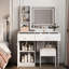 Meuble-lavabo blanc avec miroir et lumières