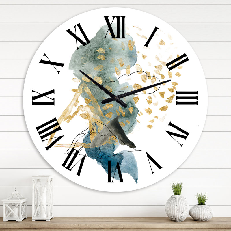 Paysage avec montagnes bleues foncées et coups d'or I - horloge murale moderne, Moyenne