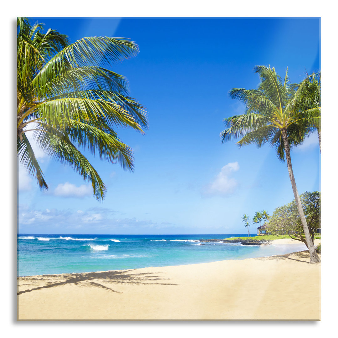 Glasbild Wunderschöner Strand mit Palmen