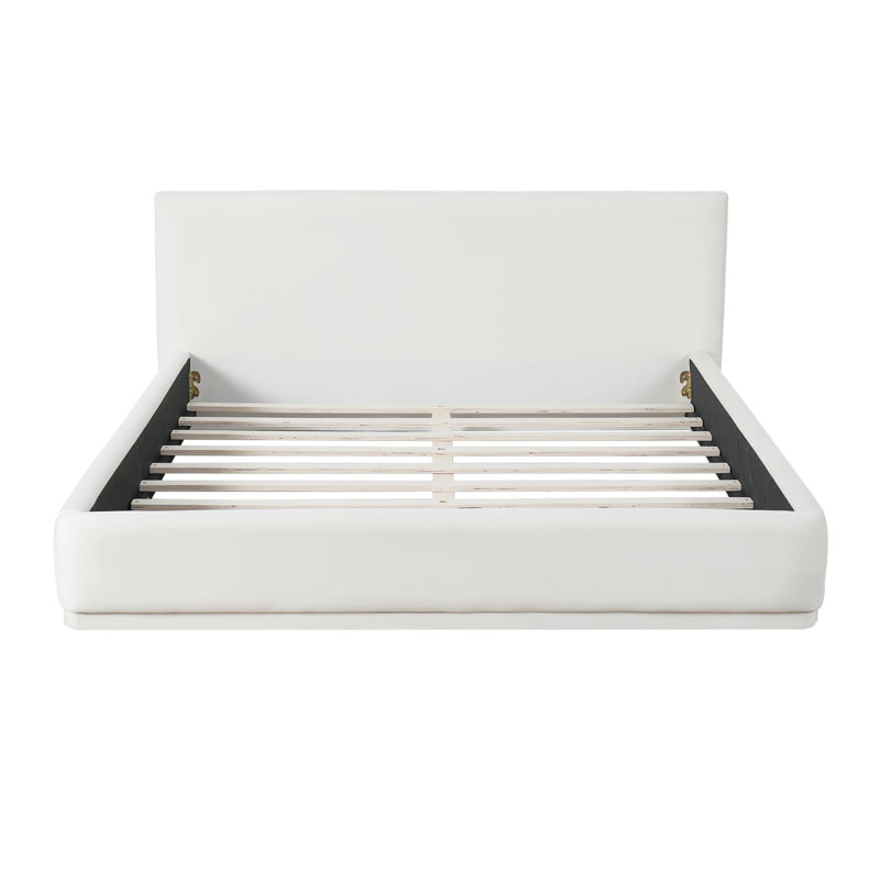 Lit rembourré doux et confortable. Centre de table luxueux et confortable, grand lit, blanc, Grand lit
