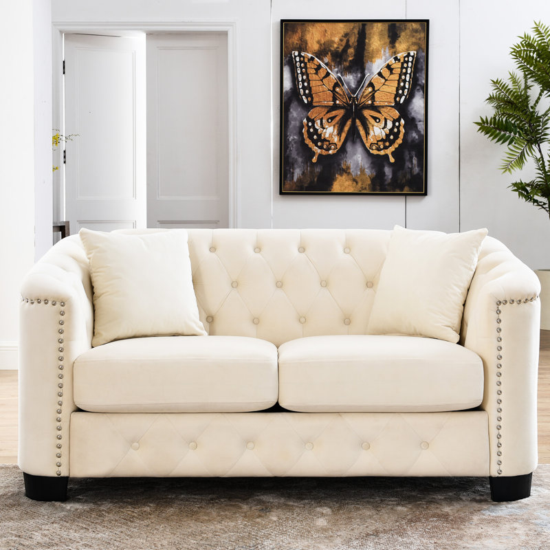 Velours beige 5 avec ornements en têtes de clou ravissants - garniture Cozy Atmosphere 3 et 2, 29.35" H x 30.77" W x 30.94" D