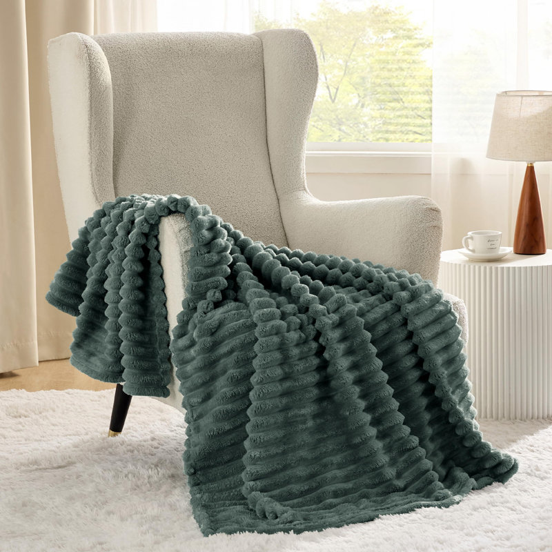 Bedsure Soft Fleece Throw For Beds & Sofas, Dark Green, 200cm x 150cm