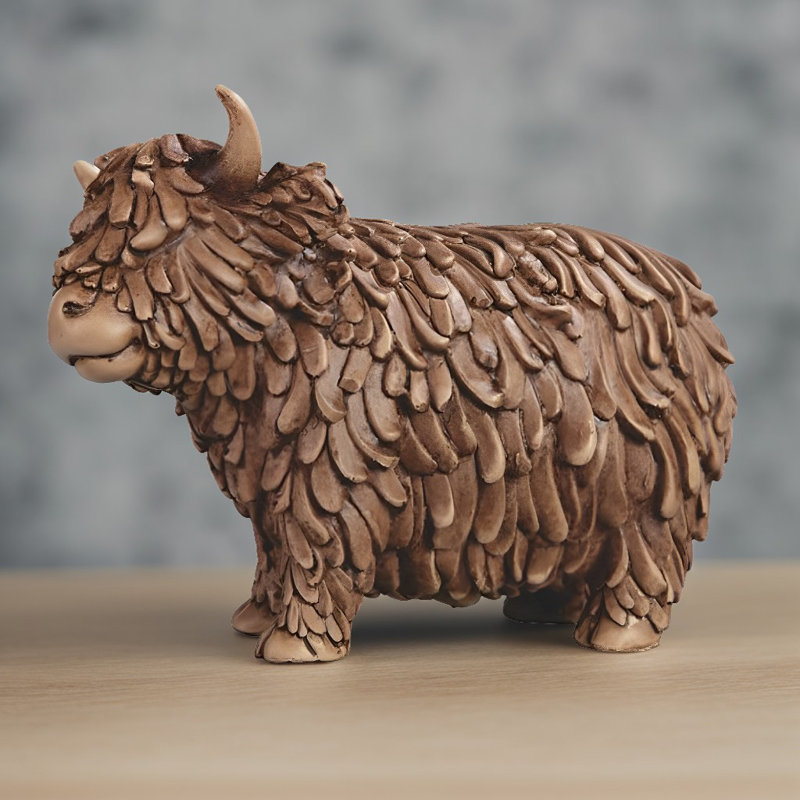 Figurine Highland Cow, H 6 po x l 7,25 po x P 5 po