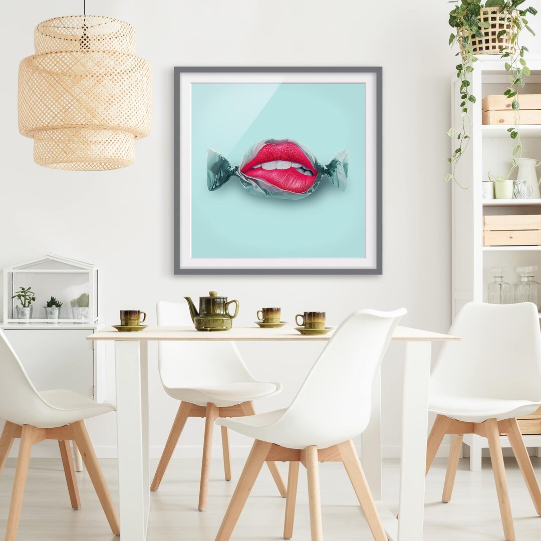 Gerahmter Grafikdruck Candy with Lips von Jonas Loose