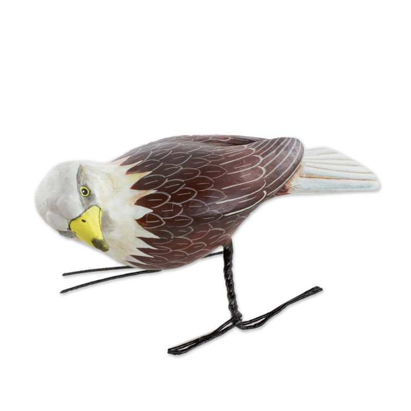 Figurine en céramique d’aigle à tête chauve