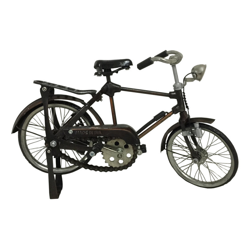 Vélo en métal pour le modèle mâle rétro