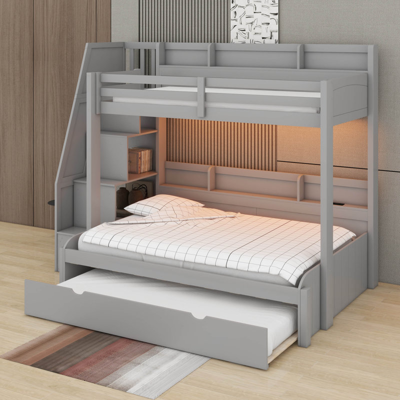 Lit simple superposé au dessus d'un lit double avec escalier de rangement, lit gigogne, tablettes de rangement et port USB