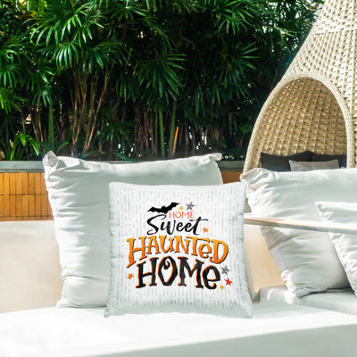 Coussin extérieur Sweet Haunted Home à motif imprimé par Courtney Morgenstern