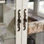 Vitrine lumineuse en verre avec tablettes réglables - Vitrine élégante à 2 portes et tiroir intégré, ampoule incluse - fini blanc