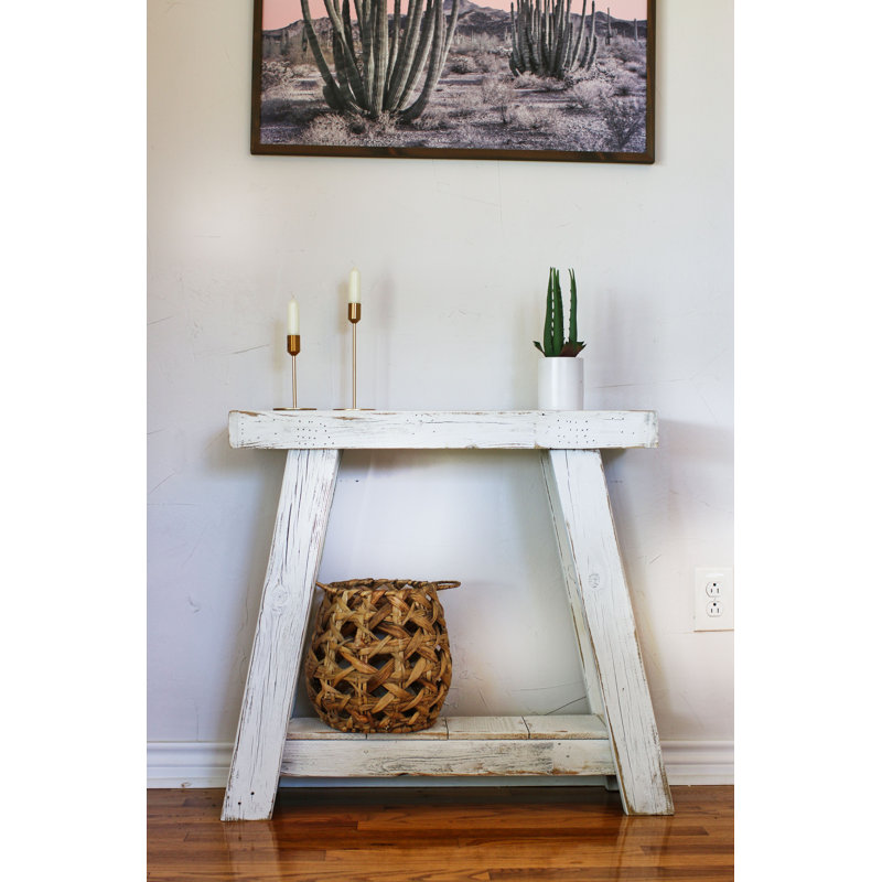 Console Adrainne