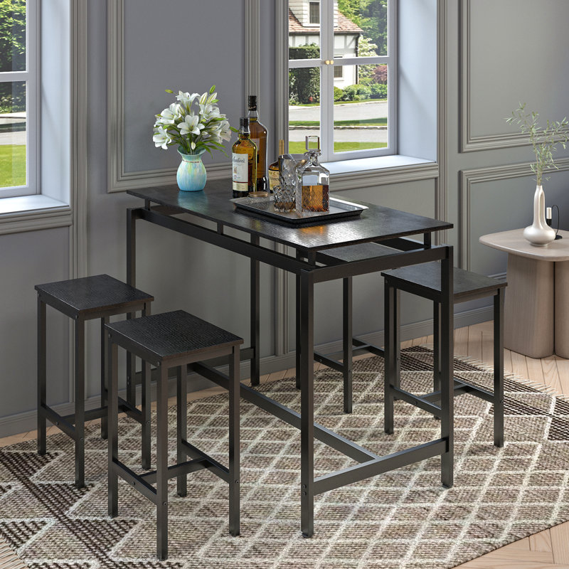 Ensemble de table de salle à manger 5 pièces pour 4 personnes, ensemble de table de bar noir avec 4 tabourets de bar à hauteur de comptoir et ensemble de chaises. Ensemble de table de pub pour la cuisine, petit espace 
