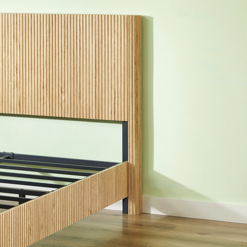Lignes ondulées en bois pour très grand lit, sans sommier tapissier