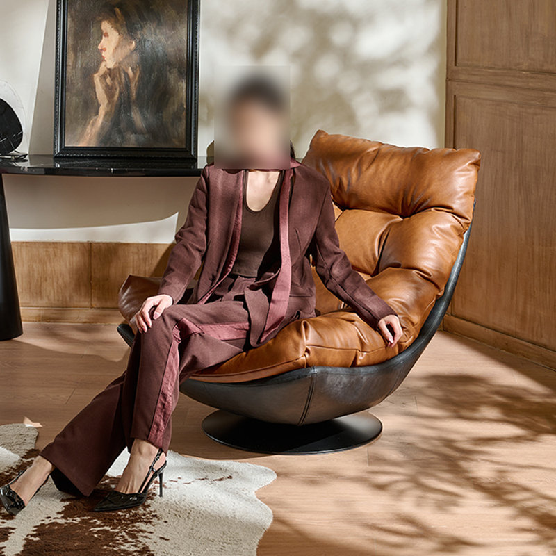 Chaise rotative rétro et élégante, Brun