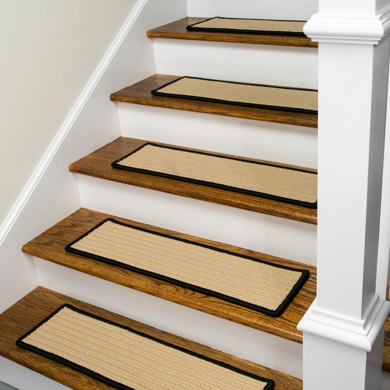 Tapis d'escalier Seville 8 po x 28 po, Noir