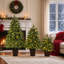 Ensemble de 3 sapins de Noël pré-illuminés de 60 cm, 90 cm et 120 cm avec lumières chaudes, pot robuste et branches retombantes pour une décoration de Noël à plusieurs niveaux