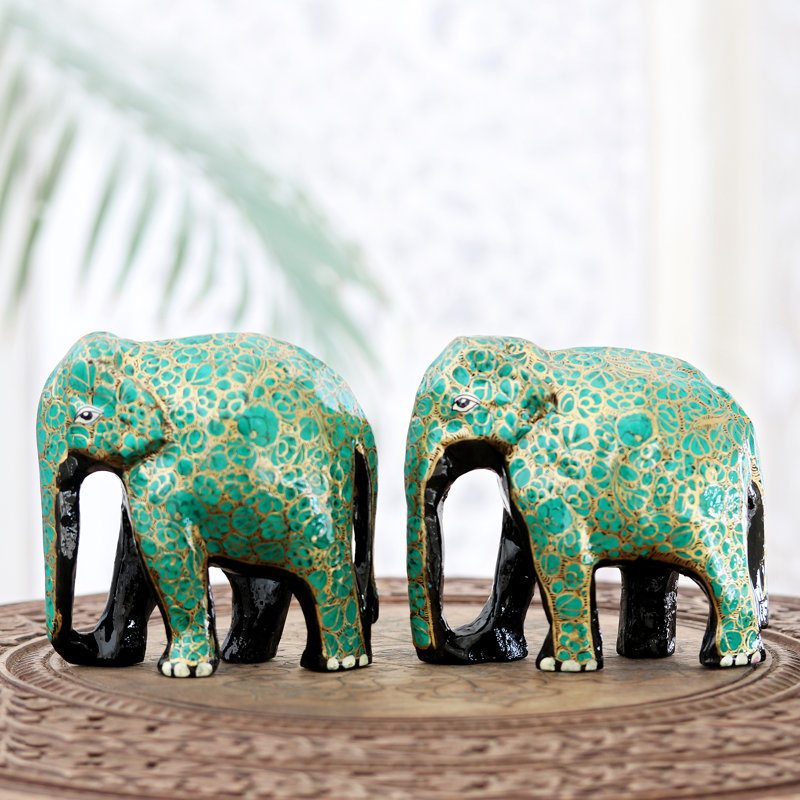 Figurines & Sculptures