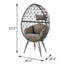 Chaise de patio gris clair et noire avec coussin rembourré