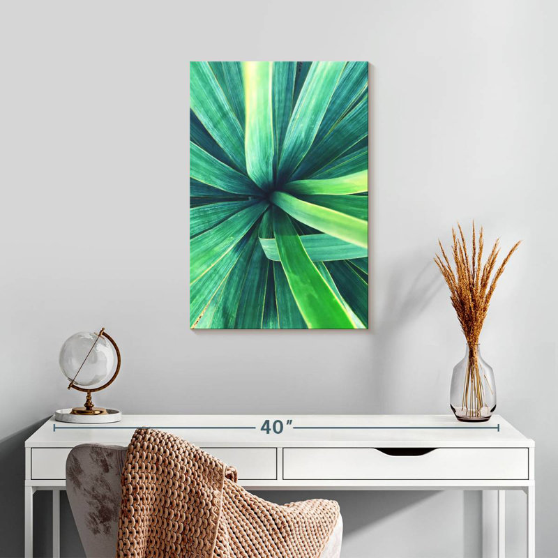 Harnek Plant Close Up, 24" H x 16" W