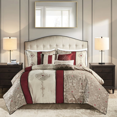 Ensemble de chambre à coucher pour très grand lit 7 pièces - rouge avec broderie et coussins décoratifs