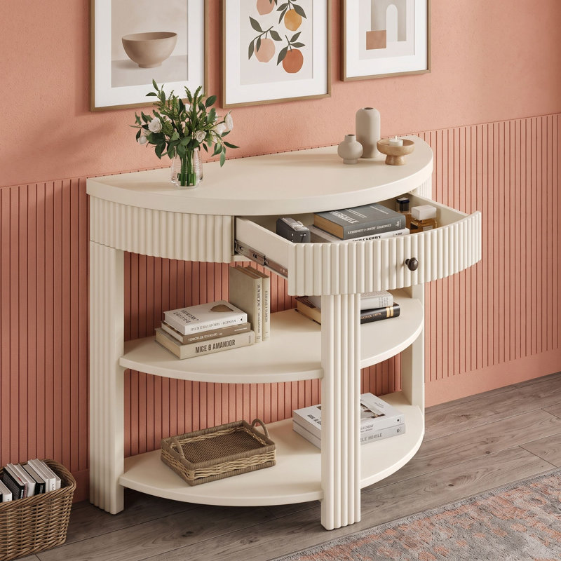 Élégante console demi-lune avec un design cannelé distinctif et un rangement pratique, Crème